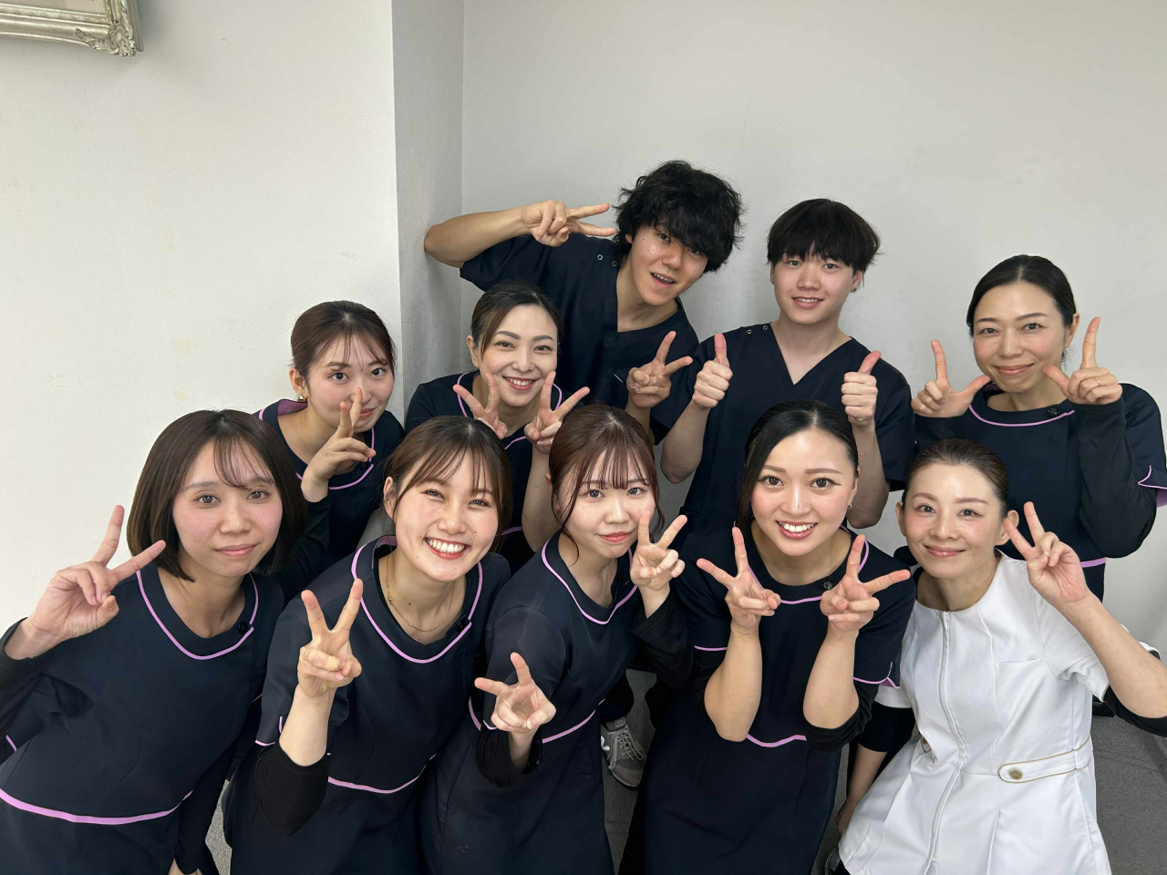 ポーズも笑顔も全力で。撮影の舞台裏